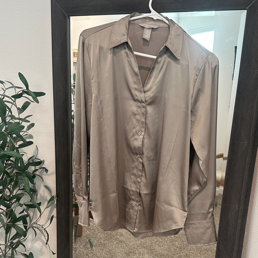 Women’s Taupe Shirt
